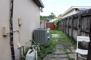 17820 NW 82nd Ave, Hialeah, FL 33015 - Photo 11