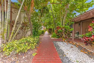 2627 S Parkview Dr, Hallandale Beach, FL 33009 - Photo 11