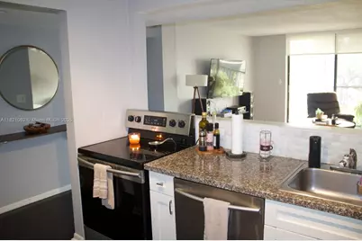 8015 SW 107th Ave #220, Miami, FL 33173 - Photo 5