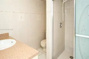 10090 NW 80th Ct, Hialeah Gardens, FL 33016 - Photo 11