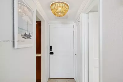 2899 Collins Ave #1025, Miami Beach, FL 33140 - Photo 11