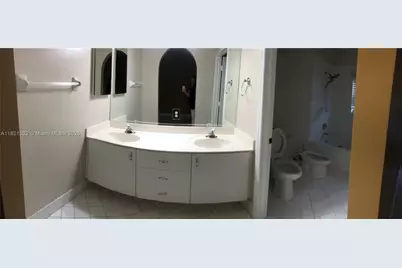 10932 NW 69 St, Doral, FL 33178 - Photo 9