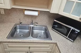 1555 W 44th Pl, Hialeah, FL 33012 - Photo 5