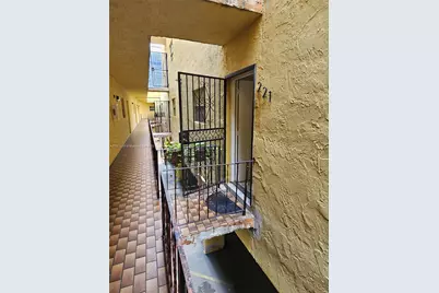 1555 W 44th Pl #221B, Hialeah, FL 33012 - Photo 1
