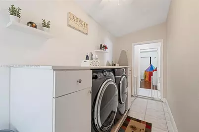 230 W 47th St, Hialeah, FL 33012 - Photo 31