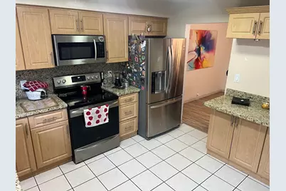 7110 SW 11th St, Pembroke Pines, FL 33023 - Photo 9