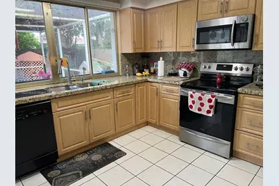 7110 SW 11th St, Pembroke Pines, FL 33023 - Photo 13