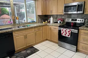 7110 SW 11th St, Pembroke Pines, FL 33023 - Photo 13