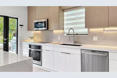 130 SW 25th Rd, Miami, FL 33129 - Photo 21