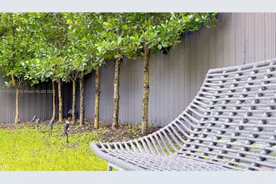 130 SW 25th Rd, Miami, FL 33129 - Photo 9