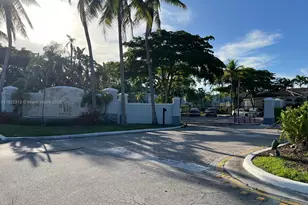 9645 NW 1st Ct, Pembroke Pines, FL 33024 - Photo 5