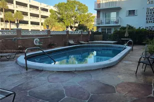 2424 NE 9th St, Fort Lauderdale, FL 33304 - Photo 3