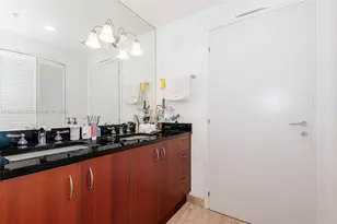 300 S Biscayne Blvd, Miami, FL 33131 - Photo 15