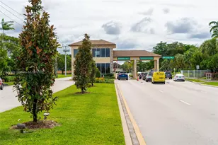 12500 SW 5th Ct, Pembroke Pines, FL 33027 - Photo 13