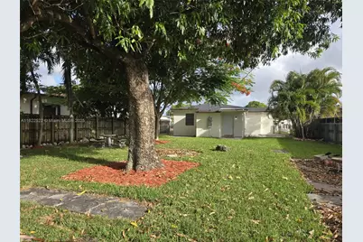 257 E 38th St, Hialeah, FL 33013 - Photo 17