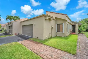 566 Village Lake Dr, Weston, FL 33326 - Photo 37