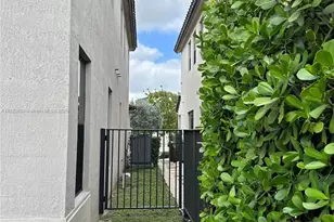 3278 W 97th Terrace, Hialeah, FL 33018 - Photo 9