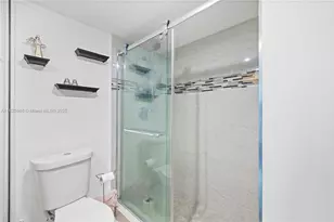 3731 N Country Club Dr, Aventura, FL 33180 - Photo 21