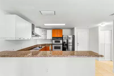 170 SE 14th St #1203, Miami, FL 33131 - Photo 3