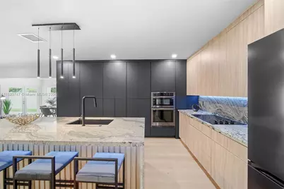 11530 NE 7th Ave, Biscayne Park, FL 33161 - Photo 3