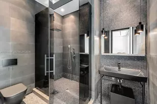 11 Lagorce Cir, Miami Beach, FL 33141 - Photo 23