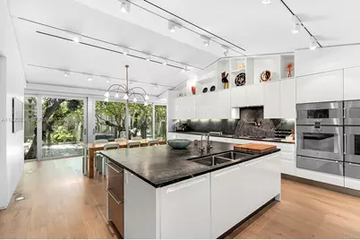 11 La Gorce Cir, Miami Beach, FL 33141 - Photo 7