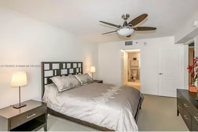 1200 Brickell Bay Dr #1518, Miami, FL 33131 - Photo 9