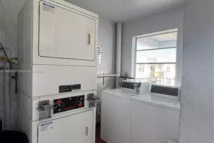 1635 W 44th Pl, Hialeah, FL 33012 - Photo 35