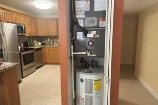 1635 W 44th Pl, Hialeah, FL 33012 - Photo 29