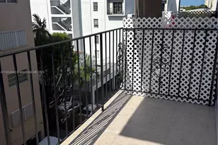 1635 W 44th Pl, Hialeah, FL 33012 - Photo 25