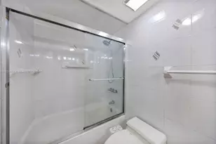 5401 Collins Ave, Miami Beach, FL 33140 - Photo 31