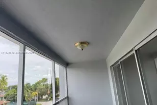 215 SE 3rd Ave, Hallandale Beach, FL 33009 - Photo 23