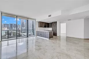 68 SE 6th St, Miami, FL 33131 - Photo 3