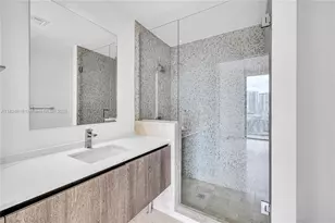 68 SE 6th St, Miami, FL 33131 - Photo 29