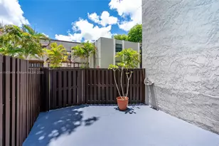 10010 NW 9th St Cir, Miami, FL 33172 - Photo 19
