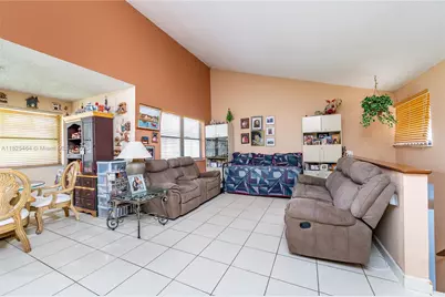 10010 NW 9th St Cir #203, Miami, FL 33172 - Photo 5