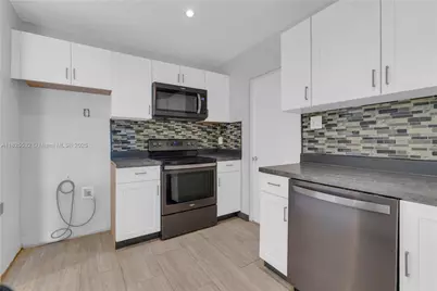 6915 NW 17th St, Margate, FL 33063 - Photo 23