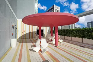 31 SE 6th St, Miami, FL 33131 - Photo 9
