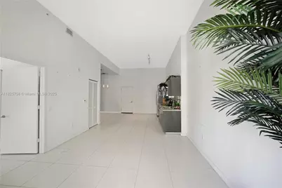 31 SE 6th St #2706, Miami, FL 33131 - Photo 13