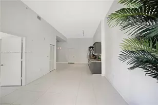 31 SE 6th St, Miami, FL 33131 - Photo 13