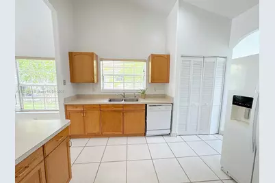 25 Ludlam Dr, Miami Springs, FL 33166 - Photo 11