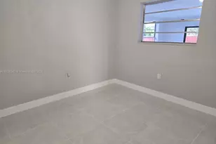 954 W 72nd Pl, Hialeah, FL 33014 - Photo 11