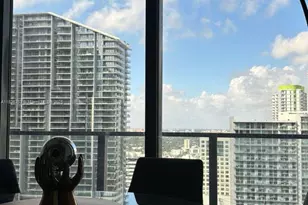 68 SE 6th St, Miami, FL 33131 - Photo 13