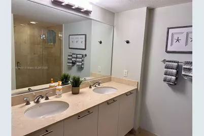 1800 N Bayshore Dr #511, Miami, FL 33132 - Photo 15