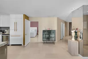 88 SW 7th St, Miami, FL 33130 - Photo 3