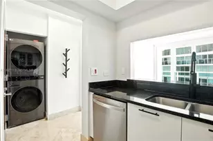31 SE 5th St, Miami, FL 33131 - Photo 23