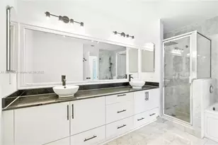 31 SE 5th St, Miami, FL 33131 - Photo 17