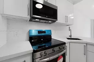 401 Ocean Dr, Miami Beach, FL 33139 - Photo 15