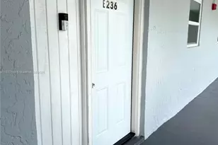 9365 Fontainebleau, Miami, FL 33172 - Photo 7