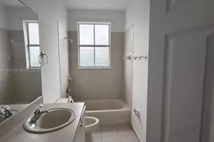 8513 NW 109th Ct, Doral, FL 33178 - Photo 13